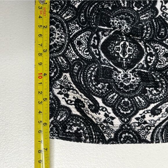 Black White Paisley Mandala Textured Scuba Shorts Tall Band Pockets Women Medium - Picture 9 of 11